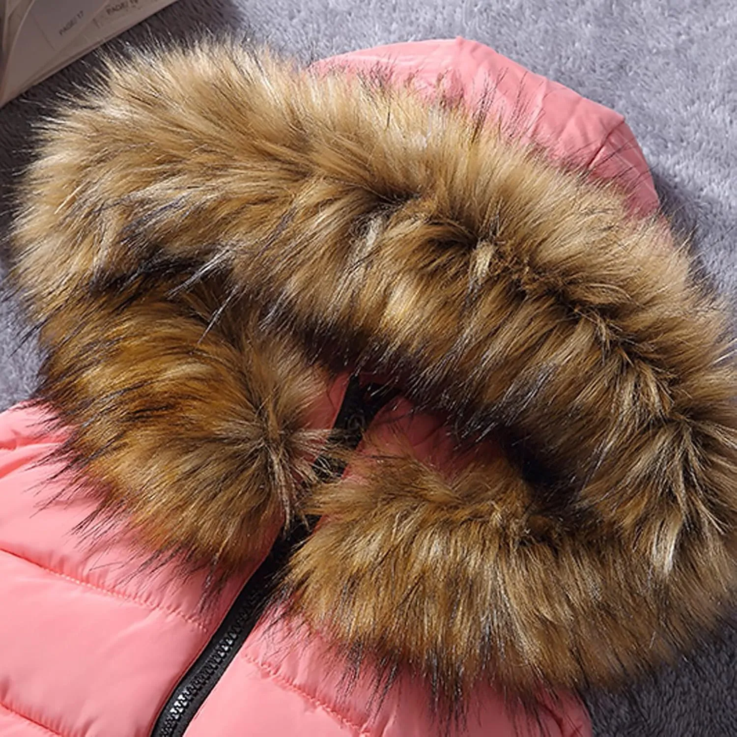 Dademeo Womens Puffer Vest with Fur Hood Winter Slim Fit Cropped Vest Coat Casual Outerwear Sleeveless Cotton-Padded Jacket