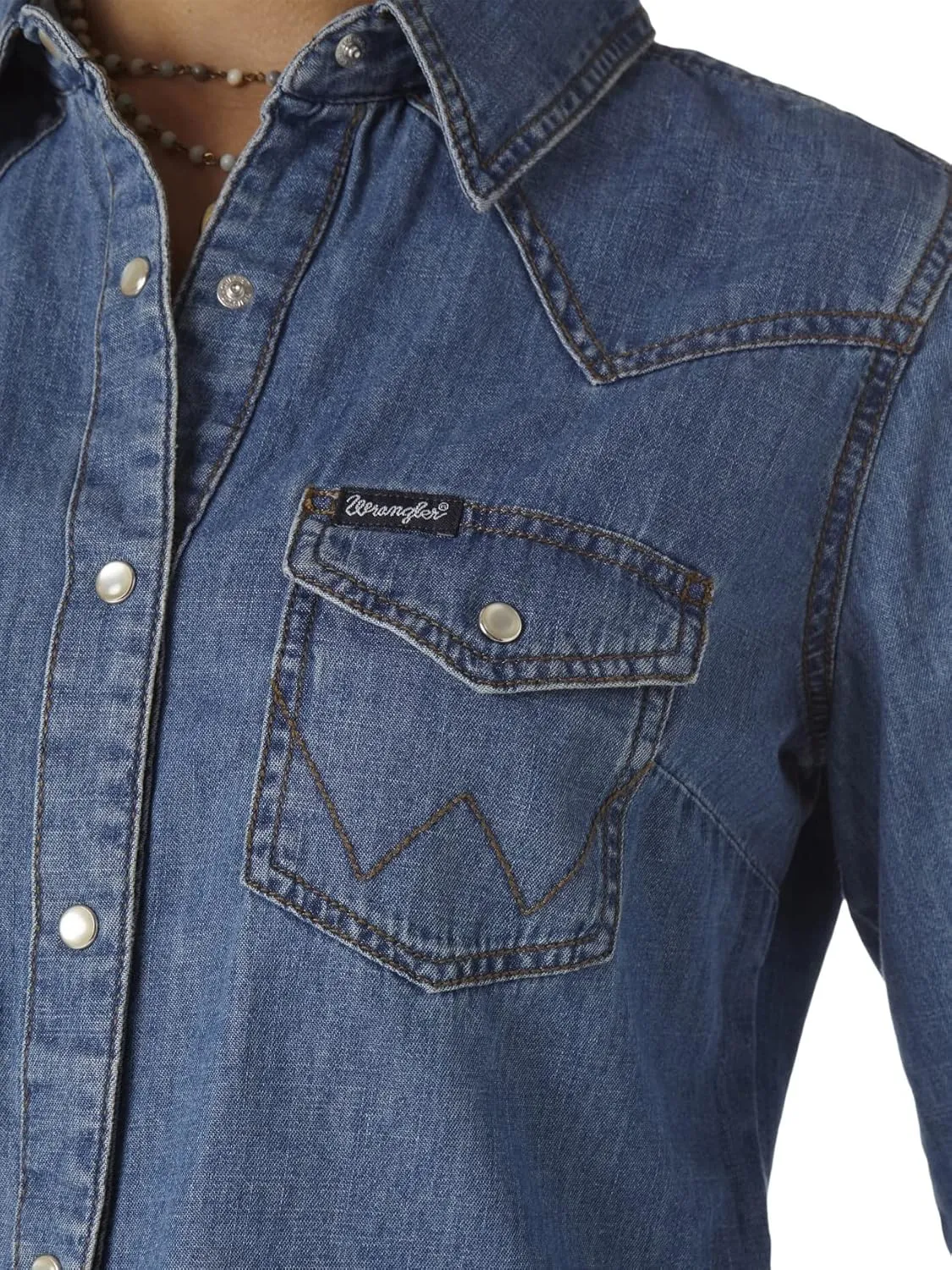 Wrangler Women's Retro Long Sleeve Western Denim Snap Shirt